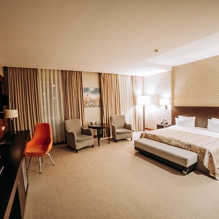 Point Hotel Baku Exterior photo